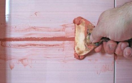 jointoiement à faire soi-même dans la salle de bain