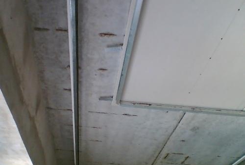 Karkasnaya osnova dlya potolka