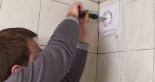 auto-installation de ventilation dans la salle de bain