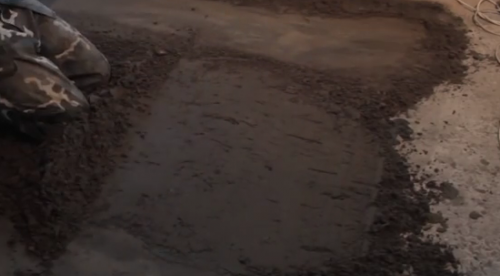 Des sites approximatifs sont situés sur les côtés de la salle