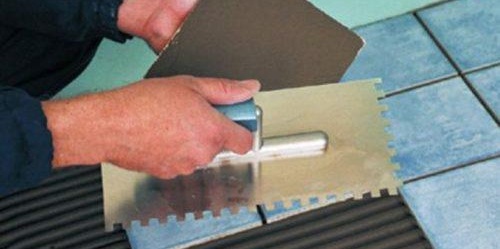 comment appliquer de la colle sur la surface