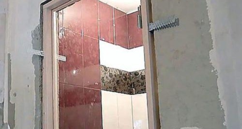 portes de salle de bain avant ou après carrelage
