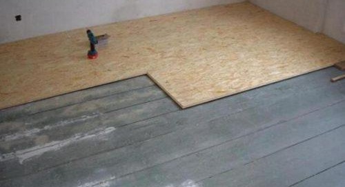 Préparation d'un sol en bois pour le carrelage