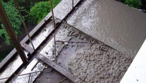 Réparation de parapet de balcon avant vitrage