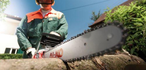 travailler avec des outils électriques