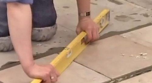 pose du carrelage au sol en diagonale