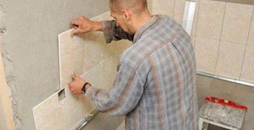 pose de carrelage au mur