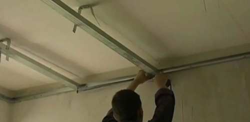 installation de cadre de cloison sèche