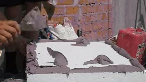 appliquer de la colle sur l'isolant