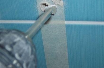 percer des carreaux avec une perceuse