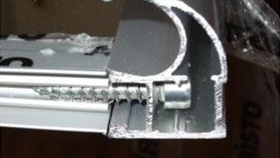 Assemblage des portes coulissantes photo