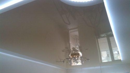 Dvuhurovneviy potolok de GKL