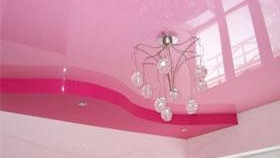 Comment bien choisir un plafond tendu Comment choisir correctement un plafond tendu, photo. Plafond tendu rouge et rose