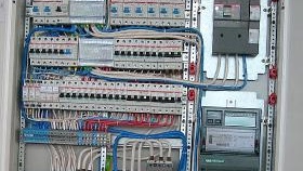 Pose de tableau électrique Installation du panneau électrique photo