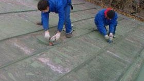 Préparation pour peindre la photo du toit