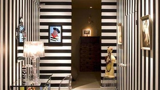 Photo intérieur rayé. Papier peint à rayures à l'intérieur Photo intérieur rayé. Papier peint à rayures à l'intérieur