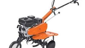 Photo de cultivateur de jardin manuel