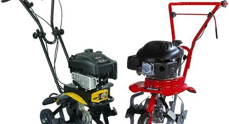 Photo de cultivateur de jardin manuel