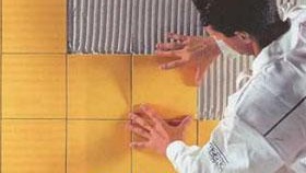 Pose de carreaux de céramique photo