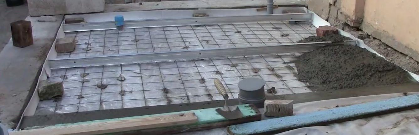 Isolation béton et argile expansée : argile expansée, film, armature, chape