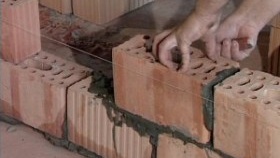 Mur de briques perforées