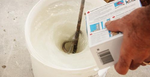 Colle à papier peint