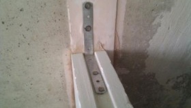 Fixation de la plaque au mur