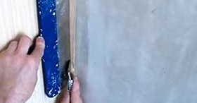 Comment coller du papier peint dans les coins