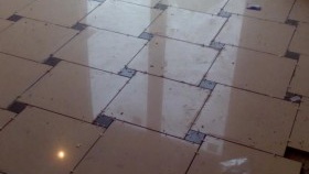 Modulaire à l'aide de grands et petits éléments