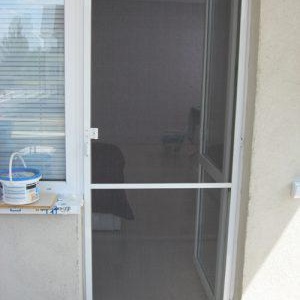 Installer une moustiquaire sur une porte de balcon