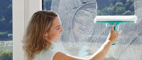 Comment laver les fenêtres en plastique à la maison,