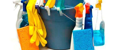 Comment laver les fenêtres en plastique à la maison