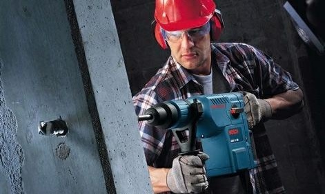 perforateur au travail photo