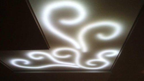 Plafond suspendu en plaques de plâtre à un niveau