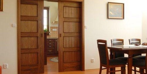 Portes intérieures coulissantes dissimulées dans le mur