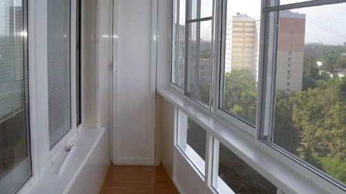 Vitrage de balcon coulissant