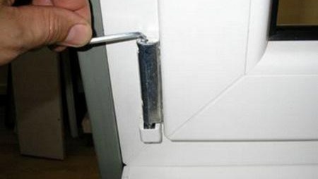 Comment régler une porte en plastique