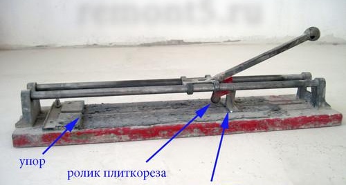 Coupe-carreaux à rouleaux