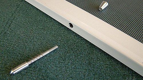 Retirer la moustiquaire de la fenêtre en plastique