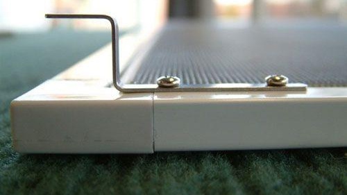 Retirer la moustiquaire de la fenêtre en plastique