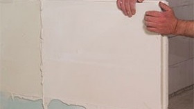 Pose idéale de dalles à rainure et languette