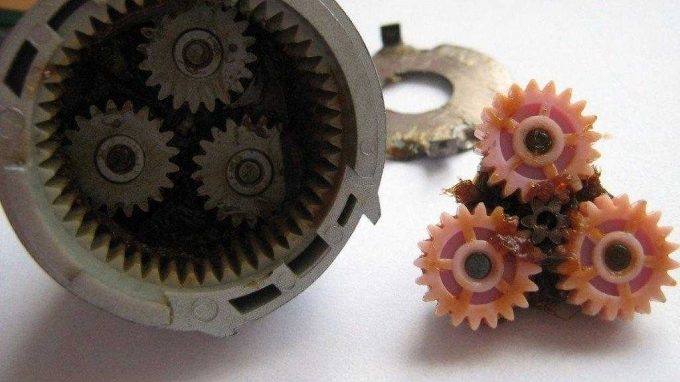 La différence entre un tournevis